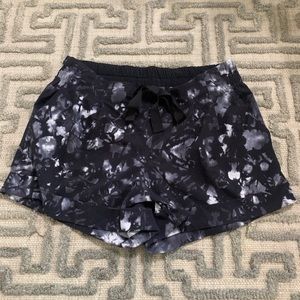 Lululemon shorts size 8